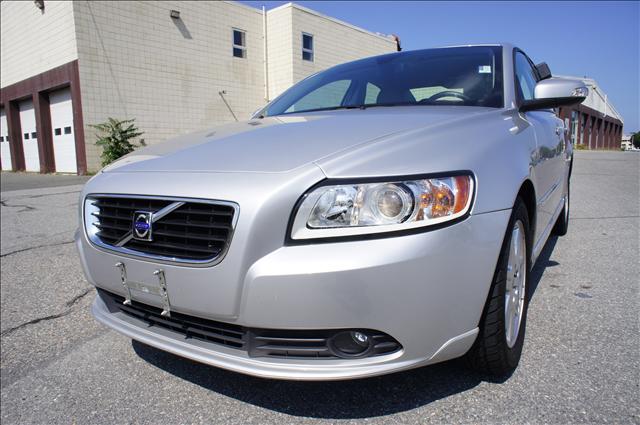 Volvo S40 2010 photo 1