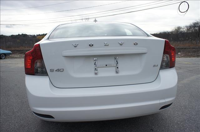 Volvo S40 2010 photo 1