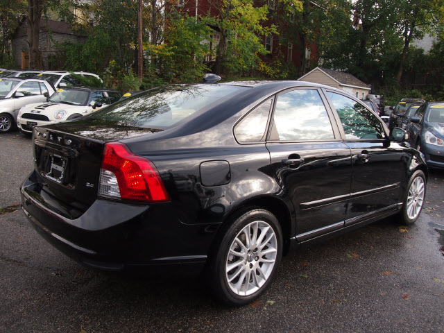 Volvo S40 2010 photo 1