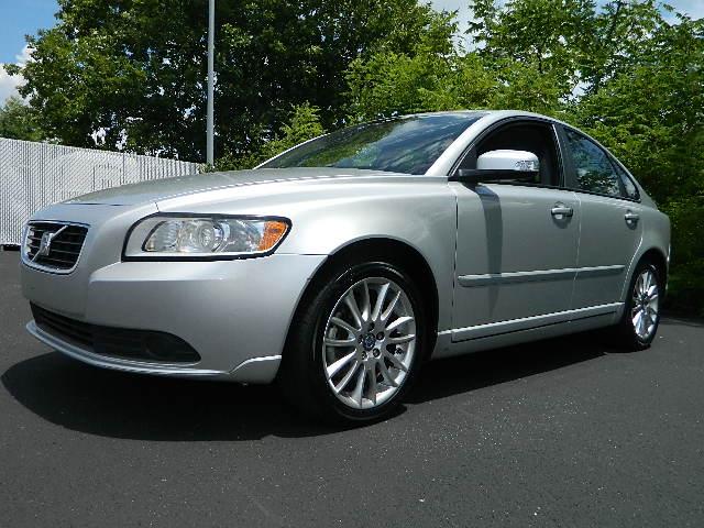 Volvo S40 2010 photo 1