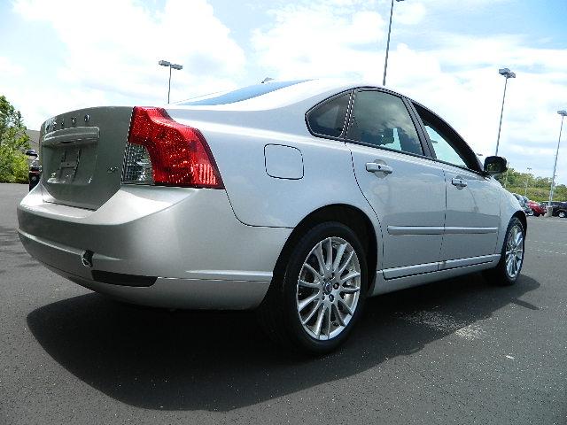 Volvo S40 2010 photo 3