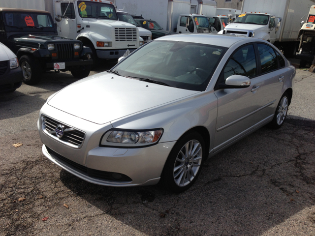 Volvo S40 2011 photo 1