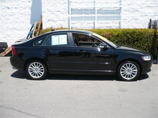 Volvo S40 2011 photo 1