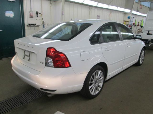 Volvo S40 2011 photo 1