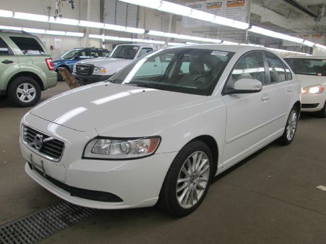 Volvo S40 2011 photo 2