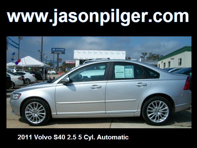 Volvo S40 2011 photo 2