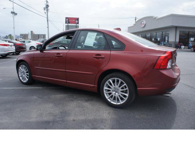 Volvo S40 2011 photo 2