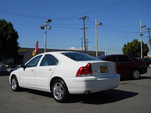 Volvo S60 2008 photo 1