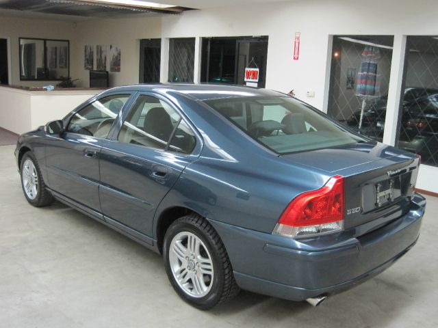 Volvo S60 2008 photo 2