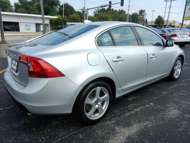 Volvo S60 2012 photo 4