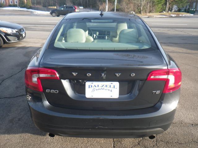 Volvo S60 2012 photo 2