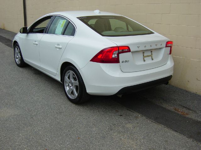 Volvo S60 2012 photo 4