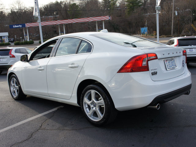 Volvo S60 2013 photo 1