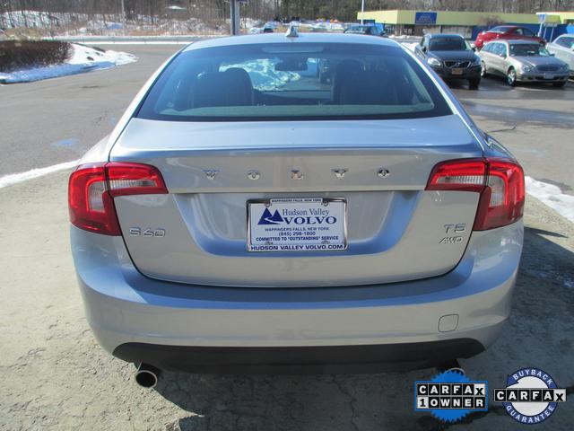 Volvo S60 2013 photo 2