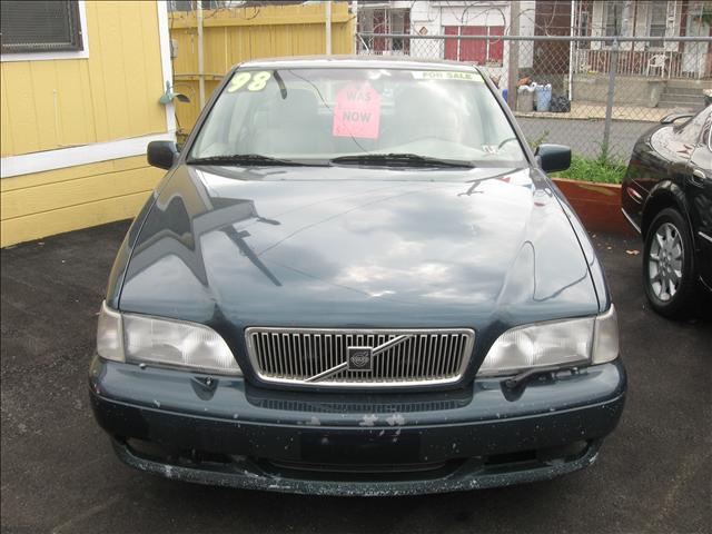 Volvo S70 Base Sedan