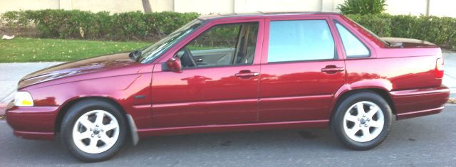 Volvo S70 Base Sedan