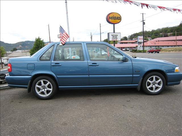 Volvo S70 LS Special Value Sedan