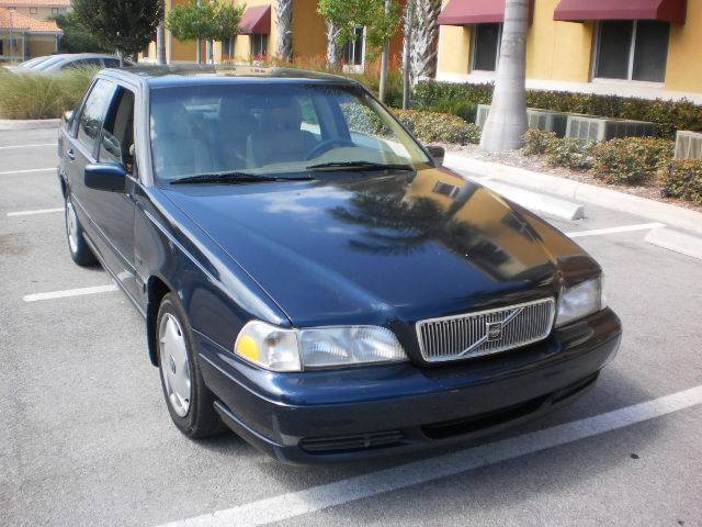 Volvo S70 Base Sedan