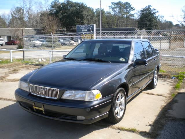 Volvo S70 Base Sedan