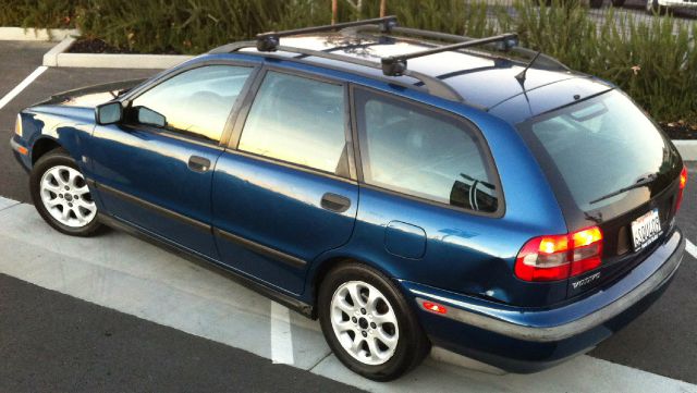 Volvo V40 2000 photo 2