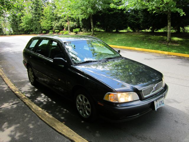 Volvo V40 2000 photo 2