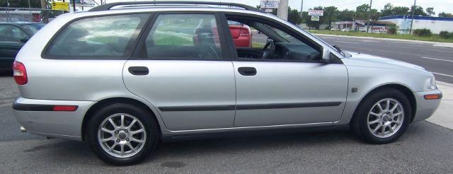 Volvo V40 2001 photo 2