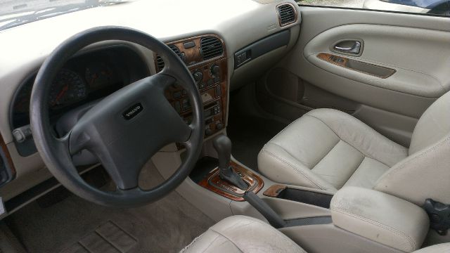 Volvo V40 2001 photo 2