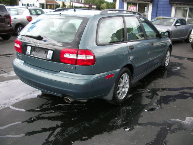 Volvo V40 2003 photo 1