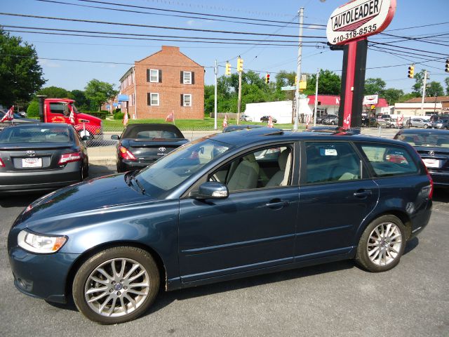 Volvo V50 2010 photo 1