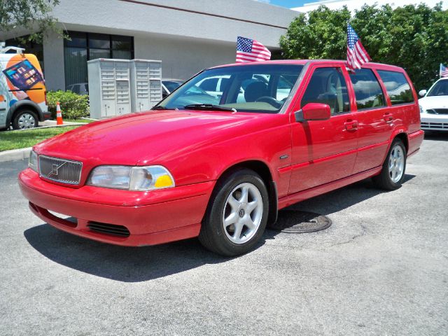 Volvo V70 1998 photo 1