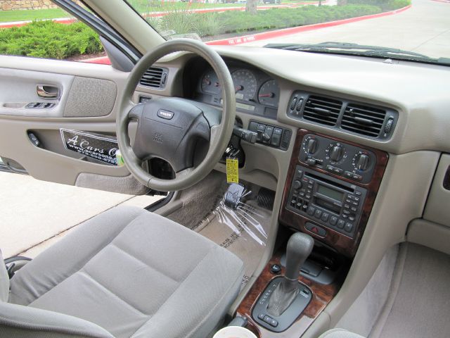 Volvo V70 1998 photo 11