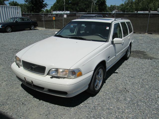 Volvo V70 1998 photo 1