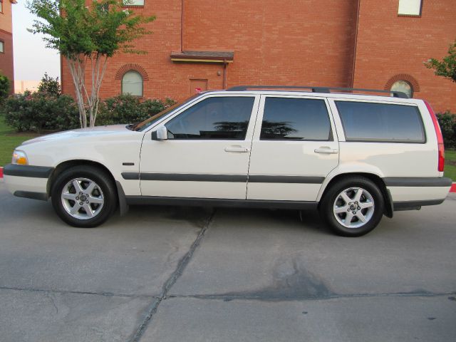 Volvo V70 1998 photo 1