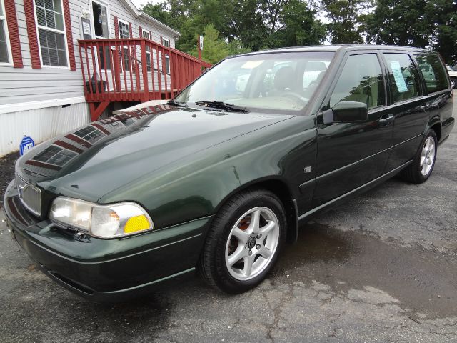 Volvo V70 2000 photo 2