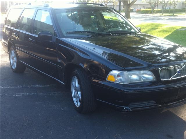 Volvo V70 2000 photo 1