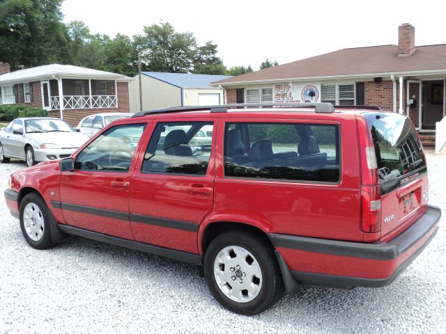 Volvo V70 2000 photo 1