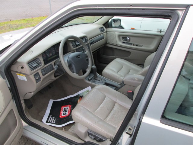 Volvo V70 2000 photo 1