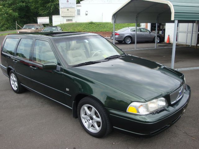 Volvo V70 2000 photo 2