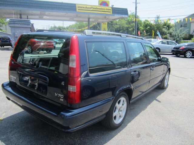 Volvo V70 2000 photo 0