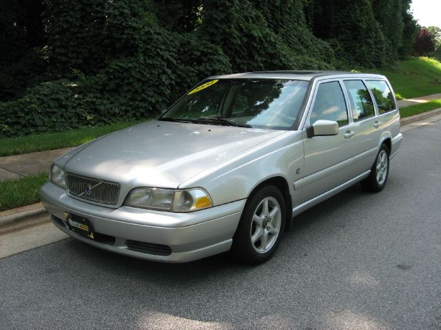 Volvo V70 2000 photo 2