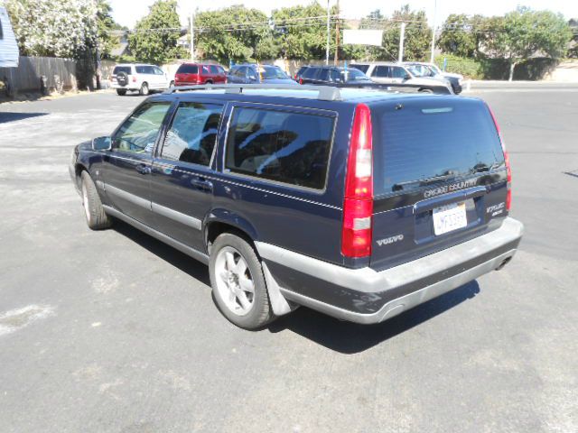 Volvo V70 EX - DUAL Power Doors SUV