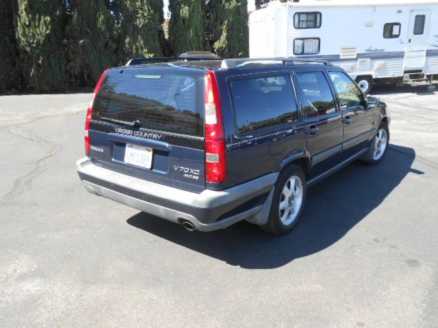 Volvo V70 2000 photo 1