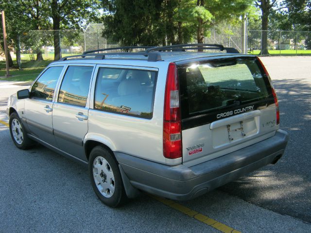 Volvo V70 2000 photo 2