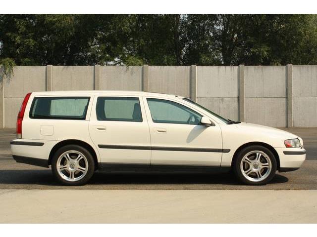 Volvo V70 2001 photo 2