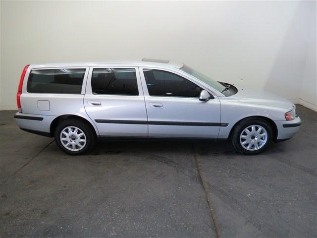 Volvo V70 2002 photo 2