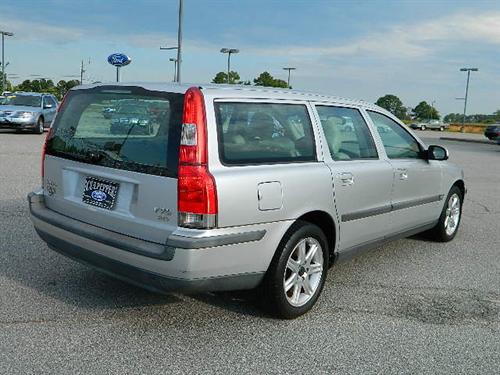 Volvo V70 2003 photo 1