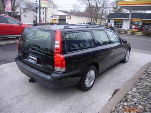 Volvo V70 2004 photo 1