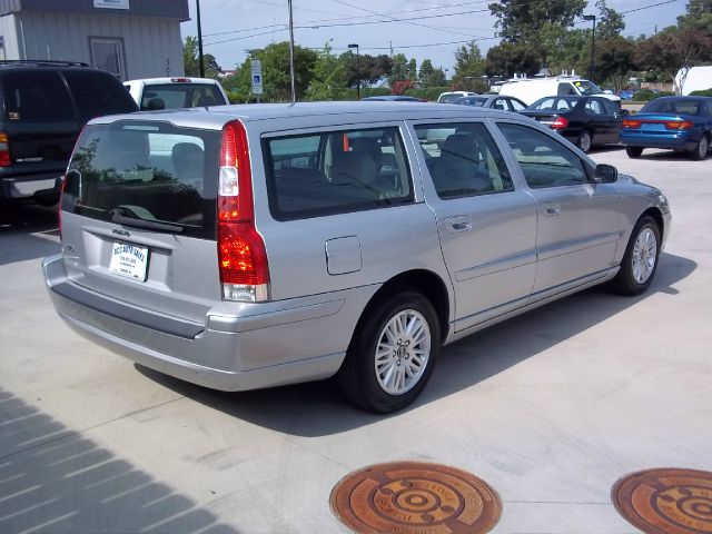 Volvo V70 2005 photo 2