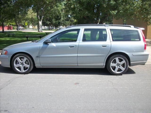 Volvo V70 W/leather Wagon