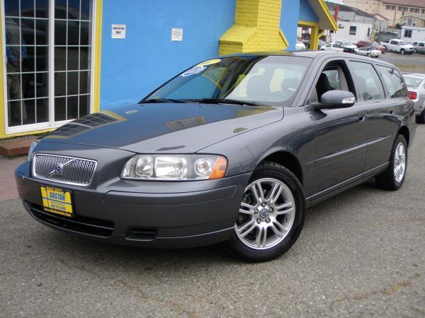 Volvo V70 2.5i Sedan 4D Wagon